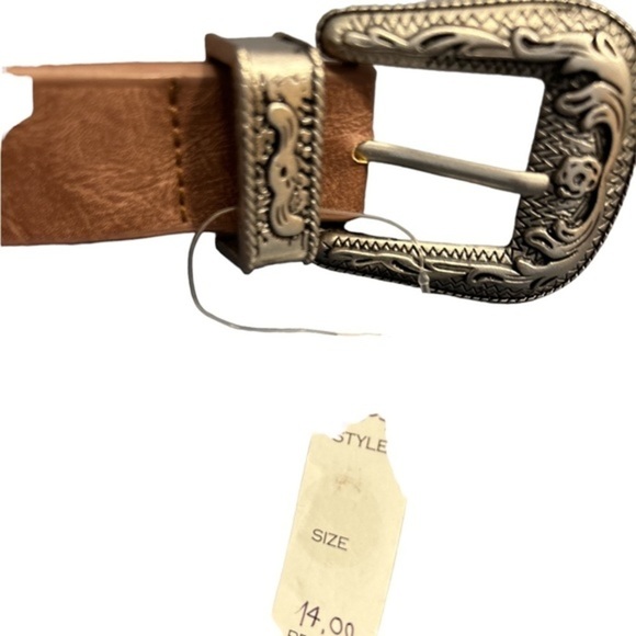 NWT  CS Clothing LAWestern Style Belt Light Brown Silver Length 41” Width 1” - Picture 2 of 5